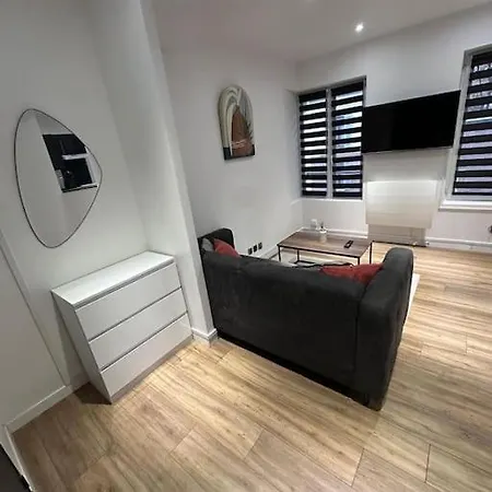 F2 Centre-ville Netflix, Apartment